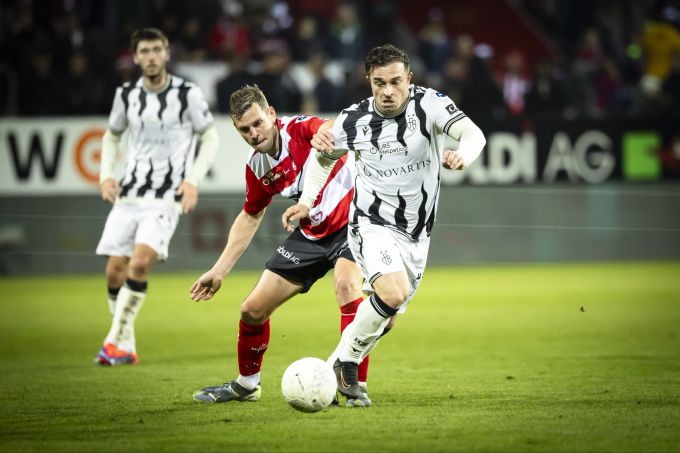Xherdan Shaqiri zieht Winterthur und Ex-Mitspieler Fabian Frei davon. FC Basel