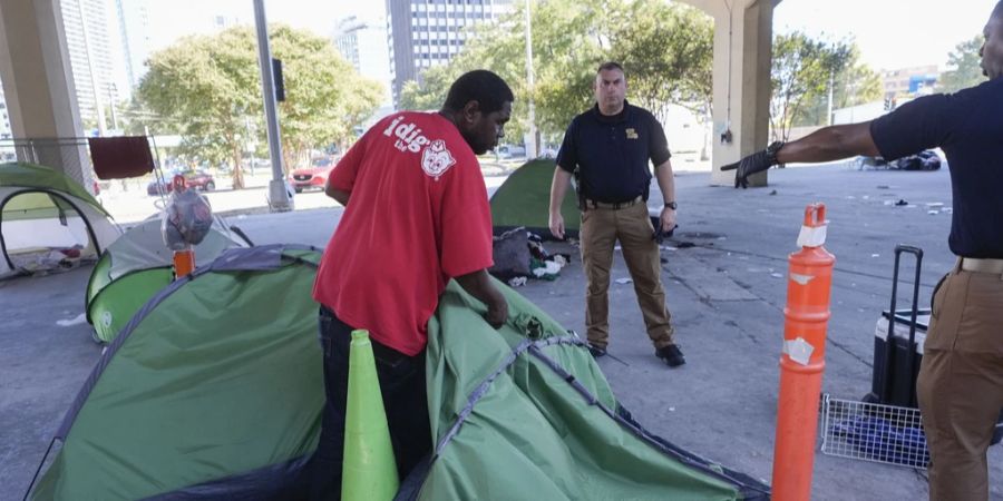 Am Mittwoch wurde ein Obdachlosenlager in New Orleans von der Polizei umgesiedelt.