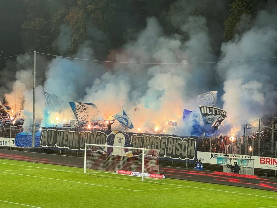 Die GC-Fans sorgen vor dem Spiel für Stimmung...