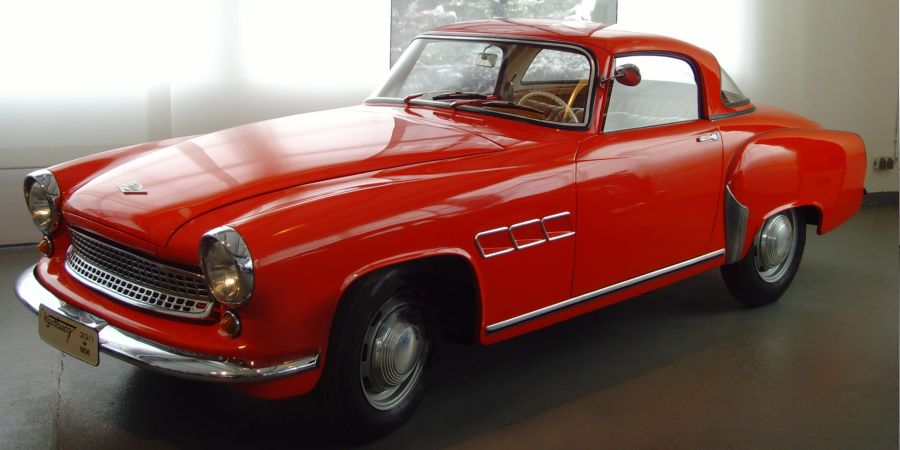 Wartburg 313: Der Wartburg 311 diente als Basis für den seltenen Wartburg 313 Sport, einen Roadster mit 50 PS und 140 km/h Höchstgeschwindigkeit.  Von 1957 bis 1960 wurden knapp 500 Exemplare produziert.  Fun Fact:  Der Kühlergrill des Roadsters fand 1959 seinen Weg an das Serienmodell.