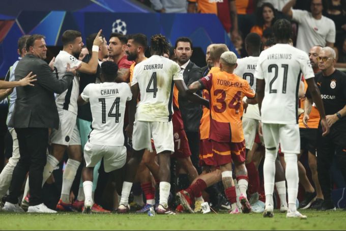 Zwischen YB und Galatasaray kommt es zu Rudelbildungen. YB