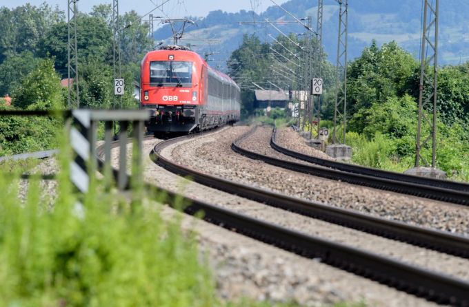 Betroffen von den Drohungen waren verschiedenste Einrichtungen – unter anderem Bahnhöfe. (Archivbild) Bahn