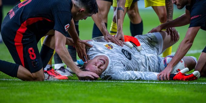 Mit grossen Schmerzen blieb Marc-André ter Stegen auf dem Rasen liegen. Marc-André ter Stegen