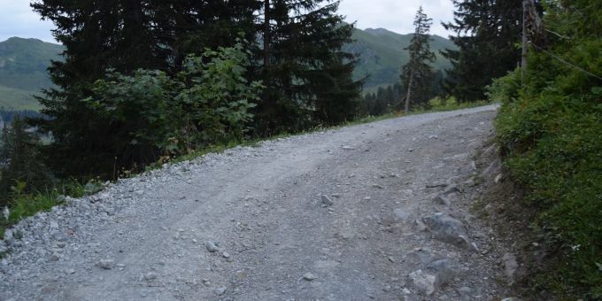Jenaz GR: Quad überschlagen. Jenaz GR