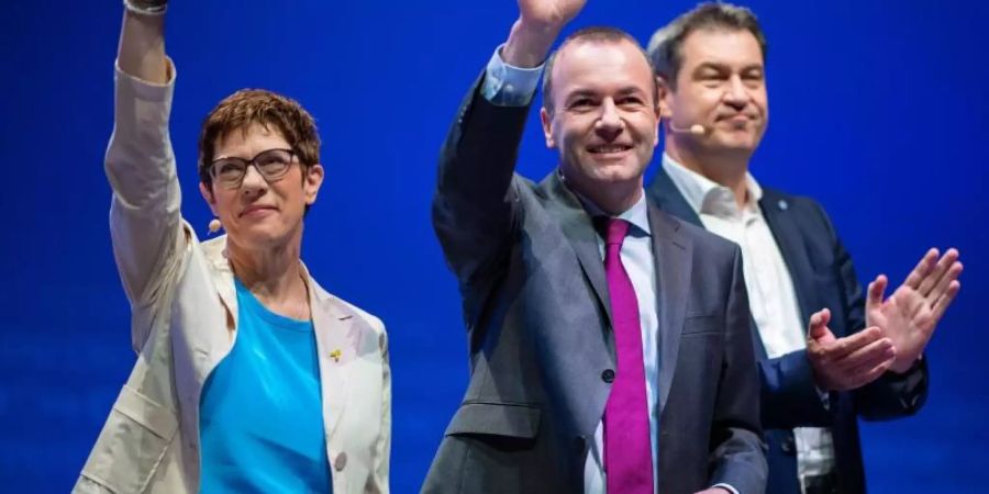 Manfred Weber, Annegret Kramp-Karrenbauer und Markus Söder in Münster. Die Unions-Parteien starten hier mit EVP-Spitzenkandidat Weber ihren Europawahlkampf. Foto: Guido Kirchner