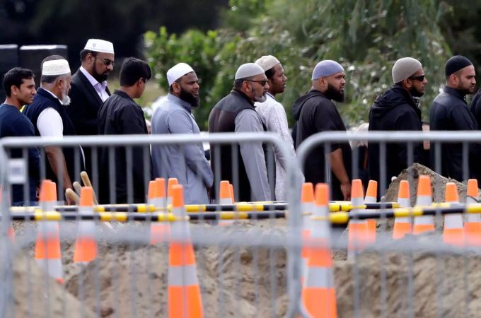 Trauernde an der Beisetzung der ersten Christchurch-Opfer. Beisetzung, Christchurch