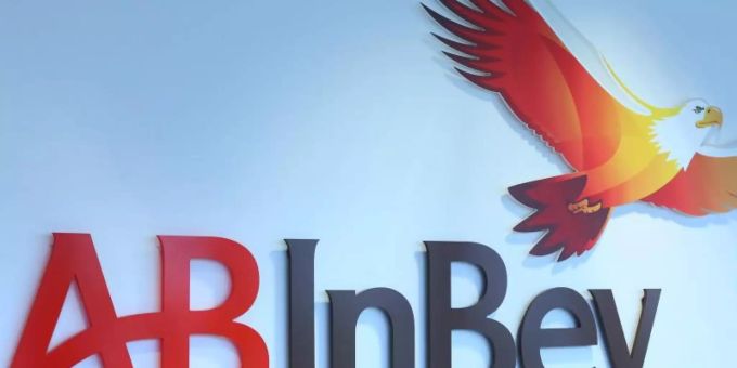 Der weltgrösste Bierbrauer Anheuser-Busch InBev soll seine marktbeherrschende Stellung missbraucht haben. Foto: Julien Warnand/Archiv Der weltgrösste Bierbrauer Anheuser-Busch InBev soll seine marktbeherrschende Stellung missbraucht haben. Foto: Julien Warnand/Archiv