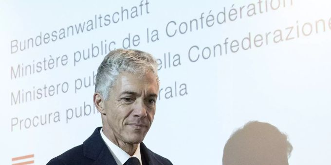 Bundesanwalt Michael Lauber erscheint zu einer Medienkonferenz wegen der «Football-Leaks». Michael LAuber Fifa