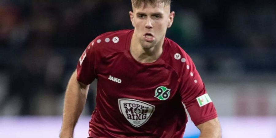 Werder Bremen hat Interesse an Hannovers Niclas Füllkrug, trotz dessen Verletzung. Foto: Swen Pförtner/dpa