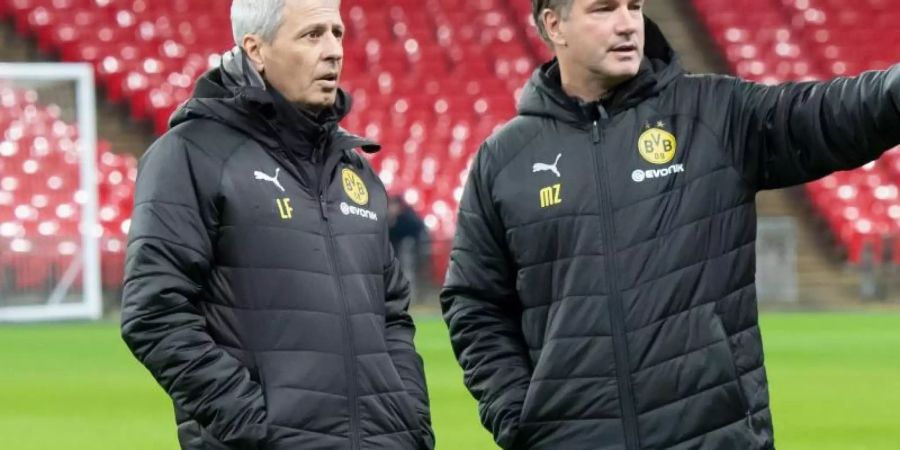 Sorgenvolle Mienen: BVB-Coach Lucien Favre (l) und Sportdirektor Michael Zorc. Foto: Bernd Thissen