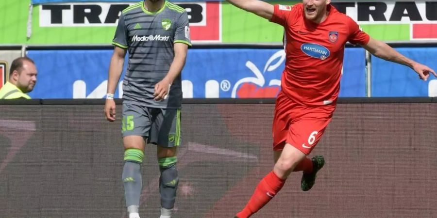 Heidenheims Patrick Mainka jubelt über sein Tor gegen Ingolstadt. Foto: Stefan Puchner