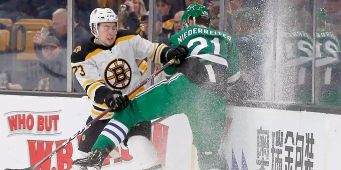 Nino Niederreiter verliert mit den Carolina Hurricanes Nino Niederreiter im Duell