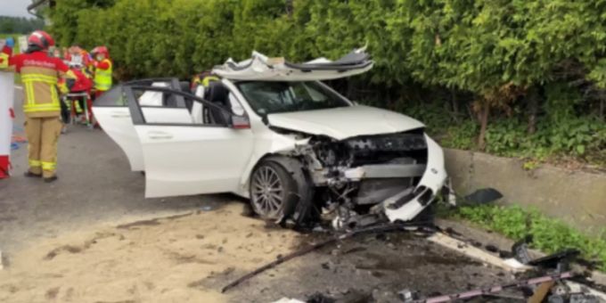 Beteiligtes Fahrzeug vom Unfall in Teufenthal AG. teufenthal