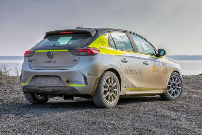 Das Dekor des Opel Corsa-e Rally kann man auch für seinen Serien-Corsa bestellen Opel Corsa-e Rally