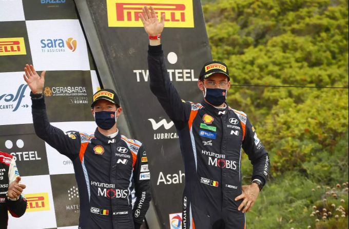 Thierry Neuville und Martijn Wydaeghe an der Rallye in Kenia. Rallye