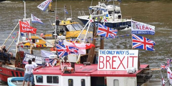 Vor fünf Jahren auf der Themse: Fischerboote werben für den Brexit. Foto: Facundo Arrizabalaga/EPA/dpa Vor fünf Jahren auf der Themse: Fischerboote werben für den Brexit. Foto: Facundo Arrizabalaga/EPA/dpa