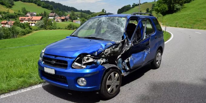 Am Auto entstand Totalschaden. Unfall