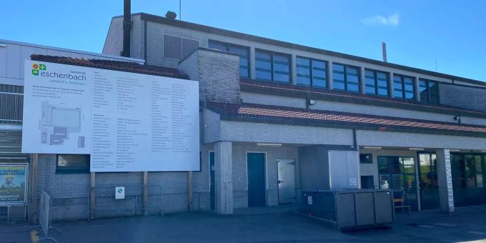 Der Neubau der Dreifachsporthalle in Eschenbach (SG). Der Neubau der Dreifachsporthalle in Eschenbach (SG).