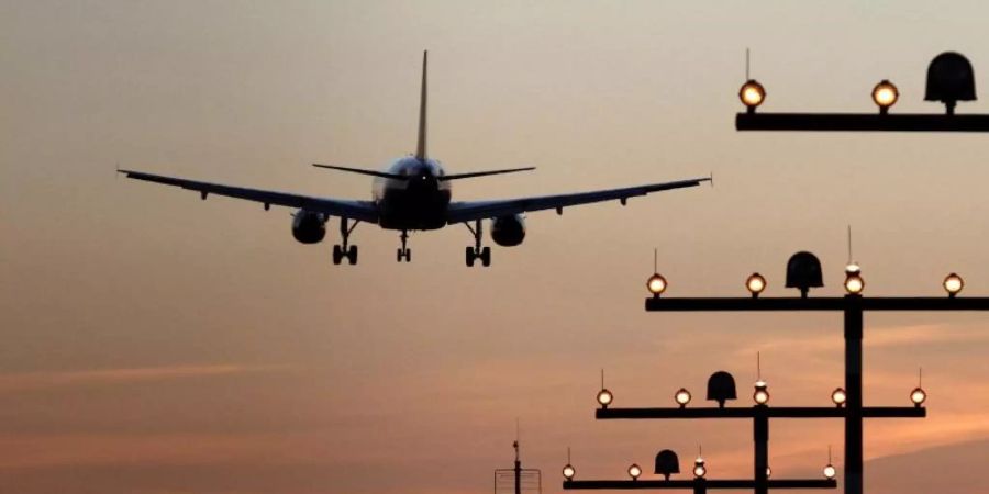 Die pauschale Reisewarnung für Corona-Risikogebiete soll zum 1. Juli aufgehoben werden. 48 Prozent der Deutschen lehnen diese Entscheidung ab. Foto: Kevin Kurek/dpa
