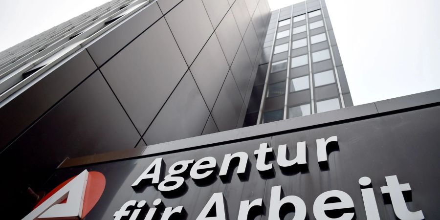 Mehr Menschen in Deutschland haben sich arbeitslos gemeldet.