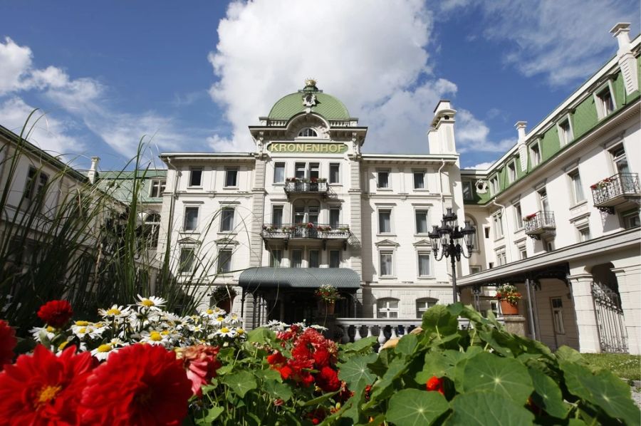 Das Grand Hotel Kronenhof ist eine bekannte Adresse in Pontresina. Doch die Einwohner finden kaum noch bezahlbaren Wohnraum und ziehen weg.