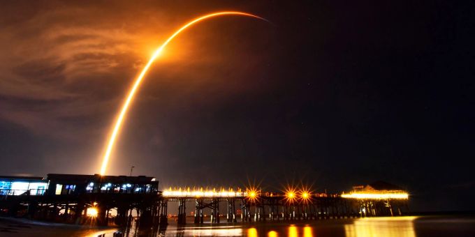 Starlink war speziell im Krieg gegen die Ukraine von enormer Bedeutung für die Kommunikation. Hier eine SpaceX-Falcon-9-Rakete. urkaine Starlink