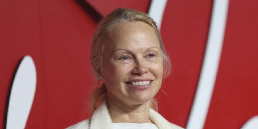 söhne, look, pamela anderson