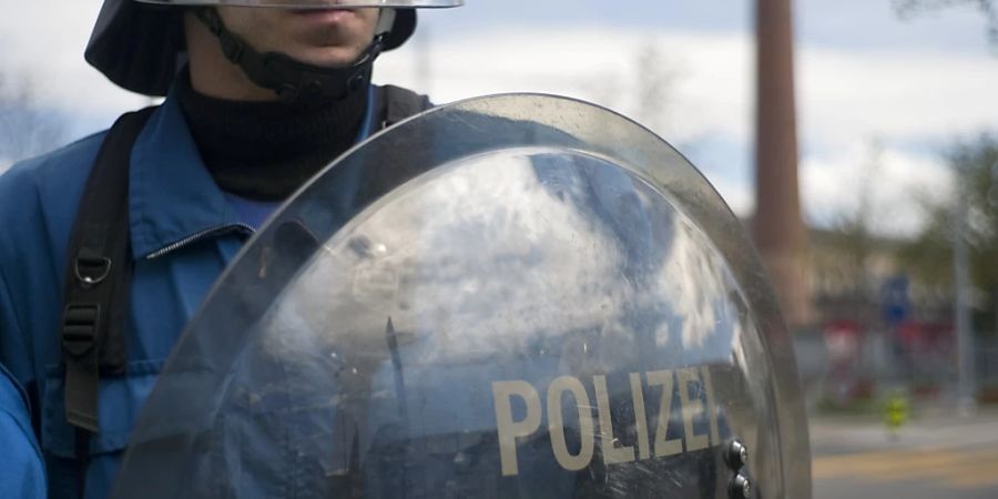 In Zürich kam es am Samstagabend zu einem Polizei-Einsatz. Fussballfans sollen aneinander geraten sein. (Symbolbild)