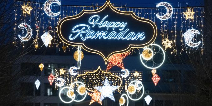 Fastenmonat - Hässige Reaktionen auf Ramadan-Beleuchtung in Köln