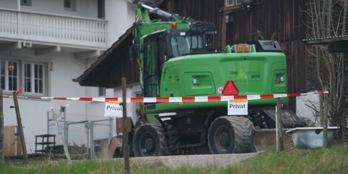 In Maur ZH - Mann (†71) tot auf Treppe: Polizei verhaftet 38-Jährigen