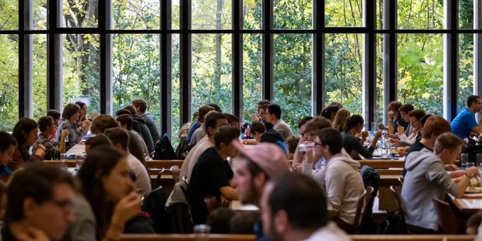 Nachschlag gestrichen - Hungrige ETH-Studenten drohen mit Mensa-Streik