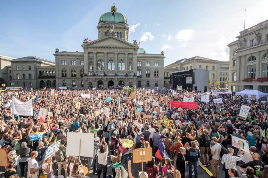 Die Veranstalter sprechen von 100'000 Teilnehmer.