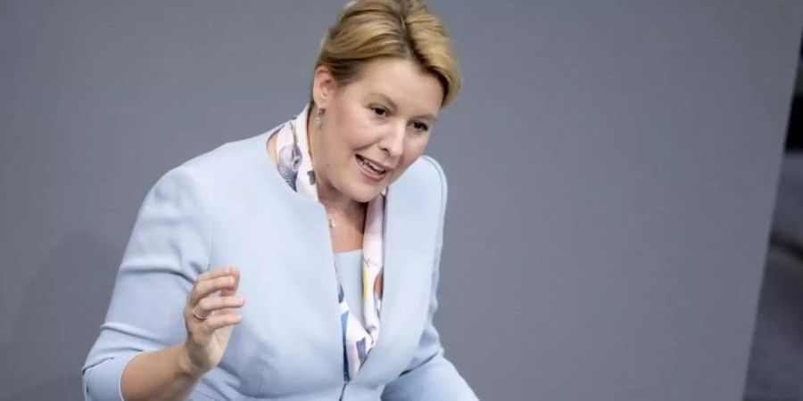 Mit schärferen Regeln will die Bundesregierung Kinder und Jugendliche besser vor Cybermobbing, sexueller Belästigung und Suchtgefährdung schützen. Familienministerin Franziska Giffey plant dafür ein entsprechendes Jugendmedienschutzgesetz. Foto: Christoph Soeder