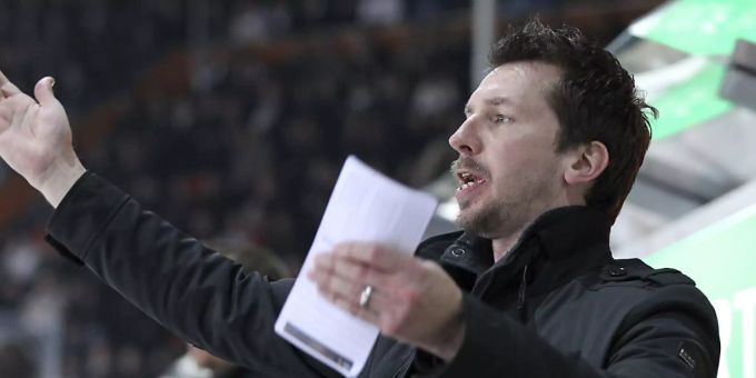 Für Lars Leuenberger endete die Saison mit einer Enttäuschung in den Pre-Playoffs. Nun muss er das Ruder in Biel wieder seinem ehemaligen Weggefährten Törmänen übergeben. (Archivbild) Lars Leuenberger Antti Törmänen