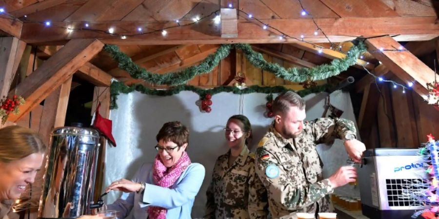 Kramp-Karrenbauer besucht die Bundeswehr in Zypern