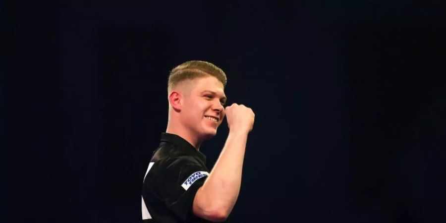 Startete mit einem Sieg in die Darts-WM: Nico Kurz. Foto: Steven Paston/PA Wire/dpa