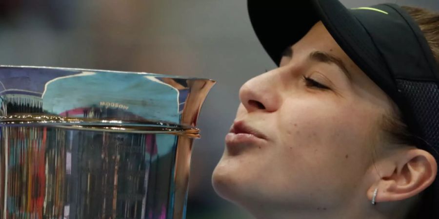 Süsser Siegerpokal: In Moskau holte sich Belinda Bencic nicht nur ihren vierten WTA-Titel, sondern auch die erstmalige Qualifikation für die WTA Finals
