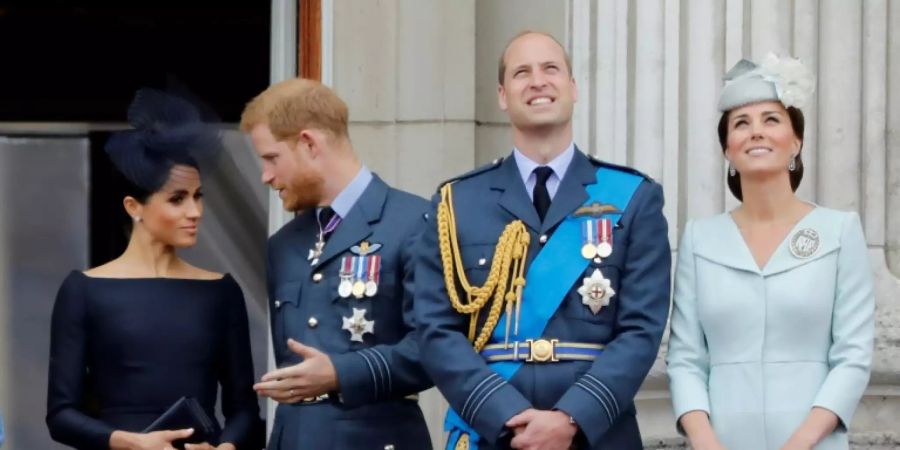 Prinz Harry (2. v.l.) und Bruder William mit ihren Frauen