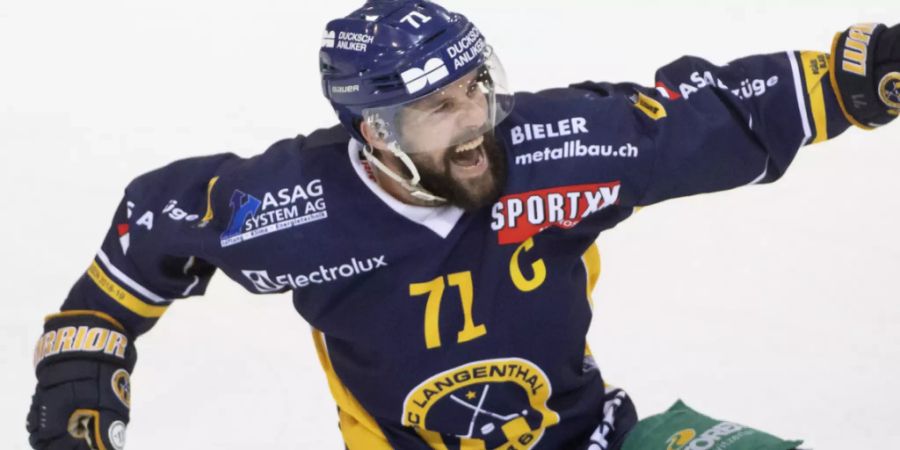 Glänzend in Form: Langenthals Captain Stefan Tschannen erzielte beim Spitzenkampf gegen Ajoie zwei Tore