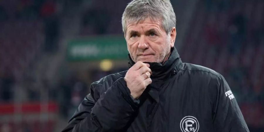 Trainer Friedhelm Funkel wird Fortuna Düsseldorf im Falle des Klassenerhalts weiterbetreuen. Foto: Tom Weller/dpa