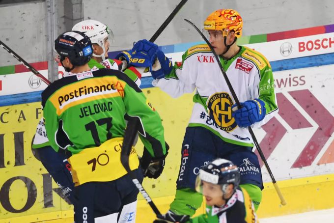 Die Davoser konnten in Ambrì einen 3:2-Sieg bejubeln. davos ambri