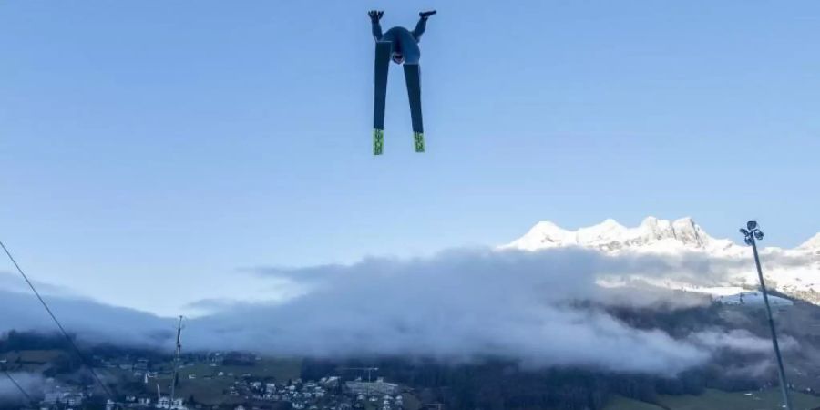 Skispringer Karl Geiger hat den vierten Platz belegt. Foto: Urs Flueeler/KEYSTONE/dpa
