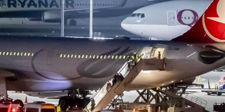 Bereits gestern wurden aus der Türkei Personen nach Deutschland abgeschoben. Foto: Christoph Soeder/dpa
