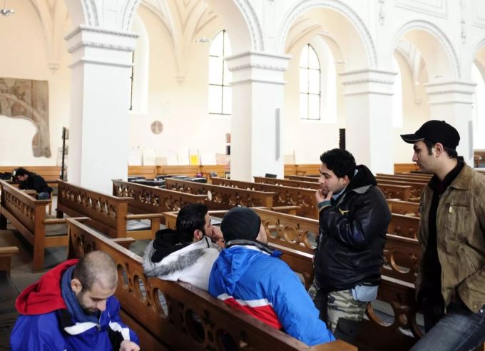 Auch hier besetzen Migranten eine Kirche. Kirche Asyl Migration