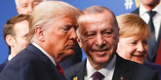 Trump (l.) und Erdogan bei einem Nato-Gipfel. (Archivbild) Trump Erdogan