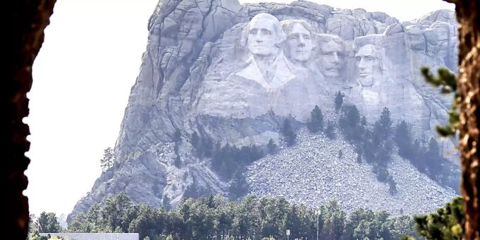 US-Präsident Donald Trump ist anlässlich des Independence Day zum Mount Rushmore National Monument aufgebrochen. Erwartet werden 7500 Besucherinnen und Besucher. (Archivbild) US-Präsident Donald Trump ist anlässlich des Independence Day zum Mount Rushmore National Monument aufgebrochen. Erwartet werden 7500 Besucherinnen und Besucher. (Archivbild)
