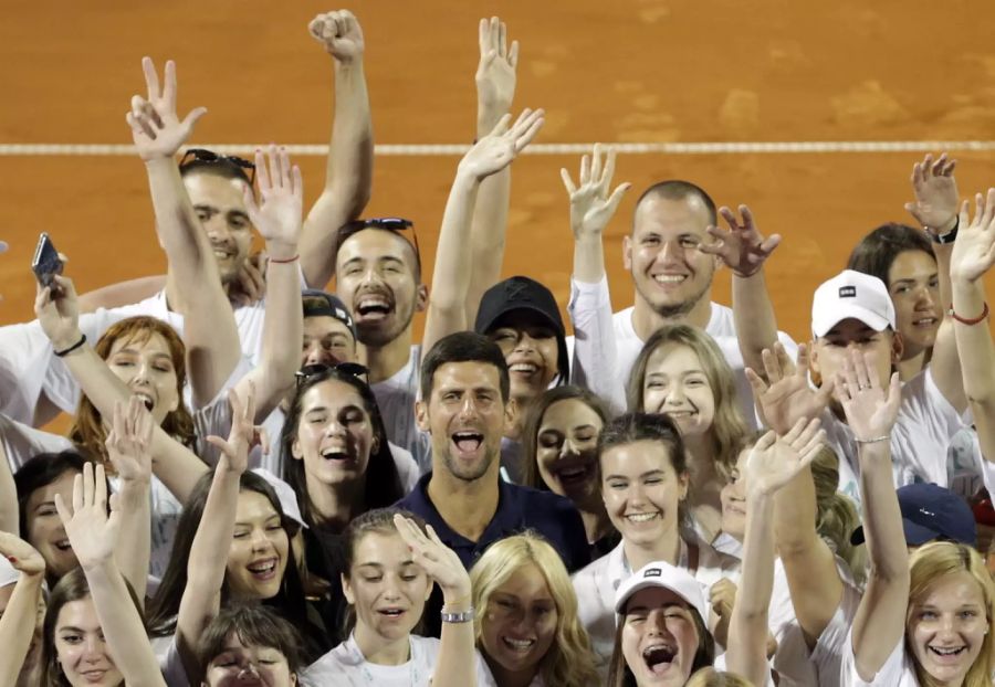 Auch mit den Fans ging Djokovic auf Tuchfühlung.