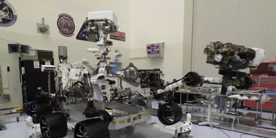 Der Mars-Rover «Perseverance» wäre startklar, nur seine Trägerrakete ist noch nicht fit. Der Start wurde erneut verschoben - auf frühestens Ende Juli mit Zeitfenster bis Mitte August. (Bild Nasa)