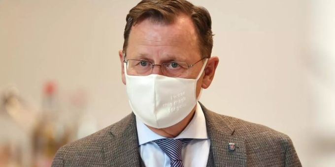 Ministerpräsident Bodo Ramelow: «Das Motto soll lauten: "Von Ver- zu Geboten, von staatlichem Zwang hin zu selbstverantwortetem Masshalten".». Foto: Martin Schutt/dpa-Zentralbild/dpa Ministerpräsident Bodo Ramelow: «Das Motto soll lauten: "Von Ver- zu Geboten, von staatlichem Zwang hin zu selbstverantwortetem Masshalten".». Foto: Martin Schutt/dpa-Zentralbild/dpa