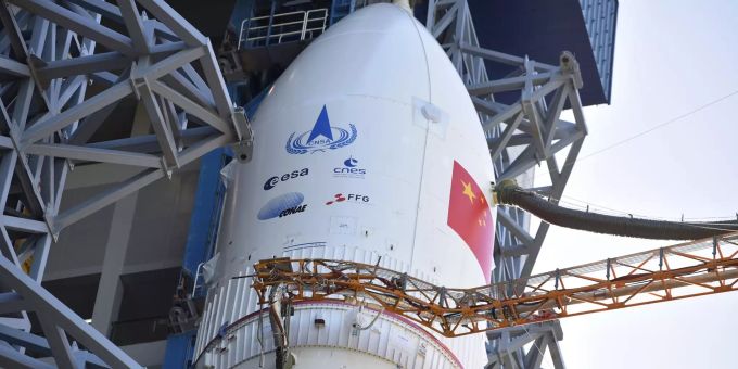 Die Rakete «Long March-5» steht auf dem Gelände des Wenchang Space Launch Center. Diese Trägerrakete soll die Raumsonde Tianwen-1 voraussichtlich am 22.07.2020 auf den Weg zum Mars bringen. China bereitet erste Rakete für Marserkundungsmission vor
